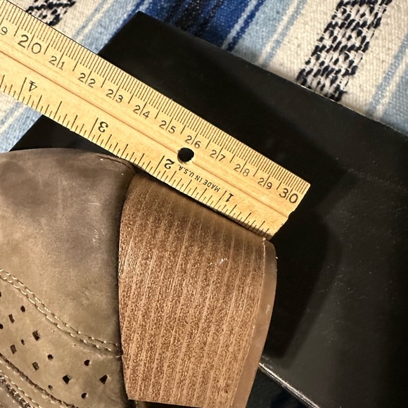 Earth ‘Marion’ khaki color leather ankle boots, women’s size 9 - Picture 9 of 10